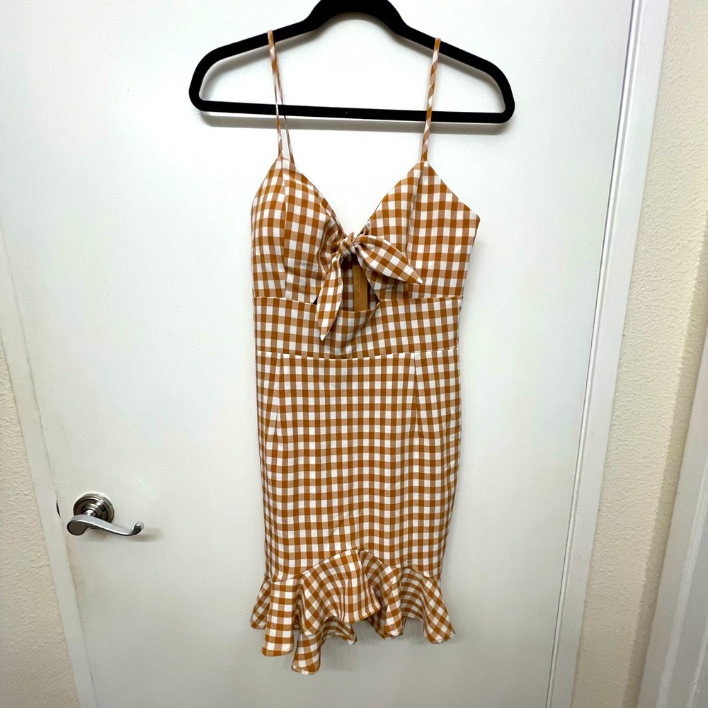 checkered auburn color and white midi dress never worn with tags ruffled bottom
